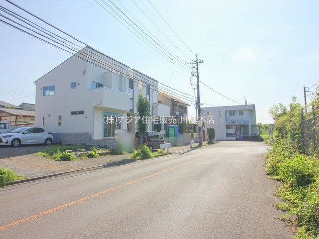 川越市霞ケ関東第2期　新築戸建の前面道路含む現地写真|南西側10.2ｍ公道