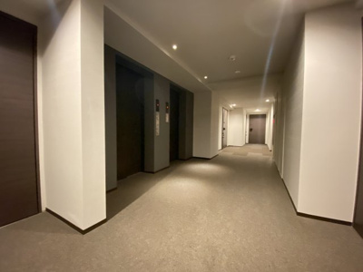 【その他共用部分】 | 【売主直売】オープンレジデンシア横浜 | プライバシー性の高い内廊下設計です。
ホテルのような高級感のある佇まいです。