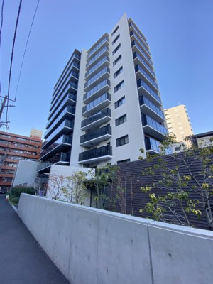 【外観】 | 【売主直売】オープンレジデンシア横浜 | 総戸数86戸、2022年5月築、管理人は日勤勤務につき管理体制良好です♪