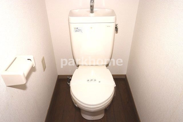 ハイツフルールのトイレ|ゆったりとした空間のトイレです