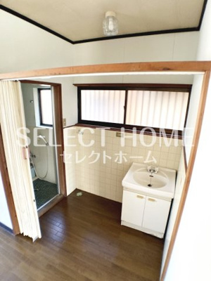 【独立洗面台】 | 畔柳裕子貸家 | 朝の支度にも助かる、独立の洗髪洗面化粧台