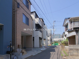 【前面道路含む現地写真】