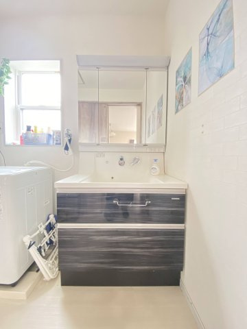 【独立洗面台】 | 植木町平井 | ☆三面鏡付き独立洗面台☆鏡裏に収納が可能です☆