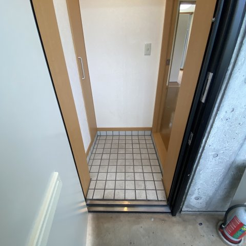 ハイツグリーンサイド絵鞆の玄関