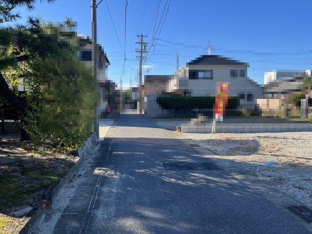 碧南市宮町22-1期　新築分譲　2号棟の前面道路含む現地写真|碧南市宮町22-1期新築戸建前面道路写真です。南側公道約3.81～3.84ｍ