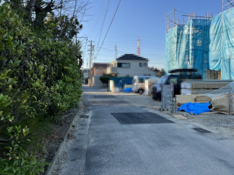 碧南市宮町22-1期　新築分譲　2号棟の前面道路含む現地写真|碧南市宮町22-1期新築戸建前面道路写真です。南側公道約3.81～3.84ｍ