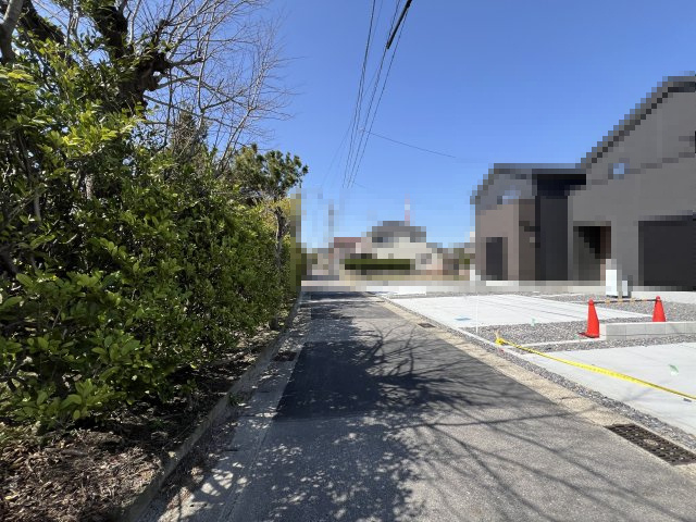 碧南市宮町22-1期　新築戸建　１号棟の前面道路含む現地写真|碧南市宮町22-1期新築戸建前面道路写真です。南側公道約3.6ｍ