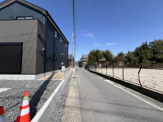 碧南市宮町22-1期　新築戸建　１号棟の前面道路含む現地写真|碧南市宮町22-1期新築戸建前面道路写真です。東側公道約4.0ｍ