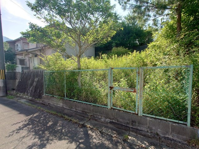 陽当たり良好の南向き■整形地■現況更地■建築条件なし売土地■亀岡市畑野町千ケ畑高橋の外観|現況 更地(令和７年６月撮影)