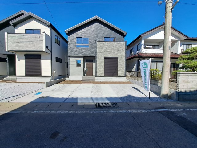 新築　高崎市高関町3期　3号棟の駐車場|現地写真　駐車スペースは建物南側に並列2台分可能です！
