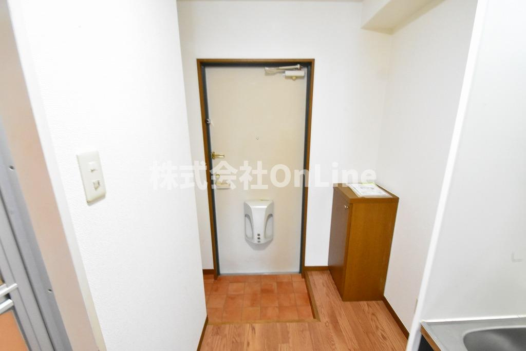 八尾市宮町１丁目の賃貸マンションの玄関