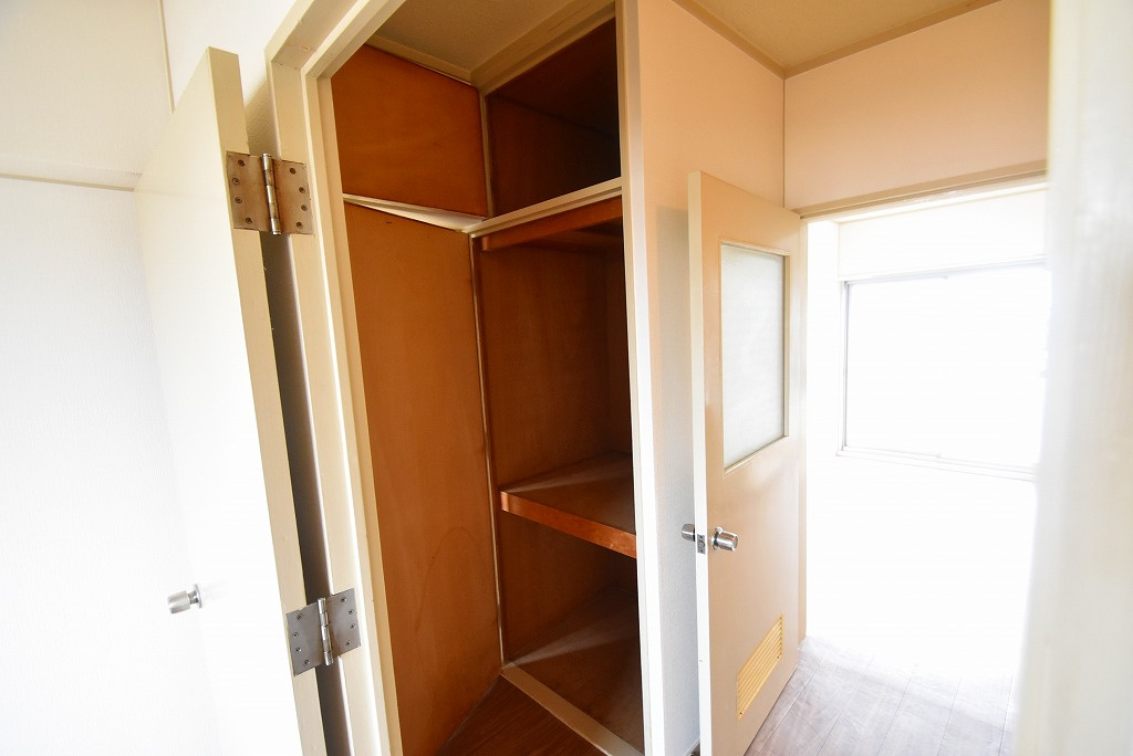 八尾市東山本新町４丁目の賃貸マンションの収納