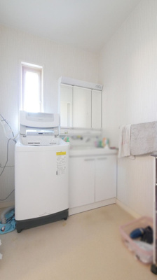 【独立洗面台】 | 中古住宅　甲斐市西八幡 | 独立洗面化粧台が付いています