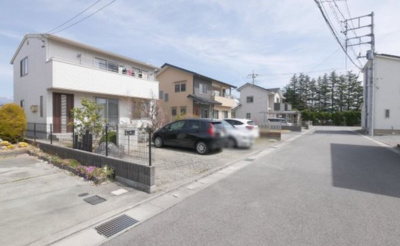 【前面道路含む現地写真】 | 中古住宅　甲斐市西八幡 | 前面道路含む現地写真です
