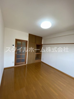 【居間・リビング】 | フィオーレ88 | 別部屋写真です。