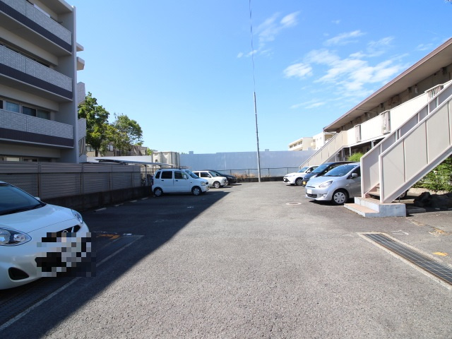 タウニィー樋口の駐車場