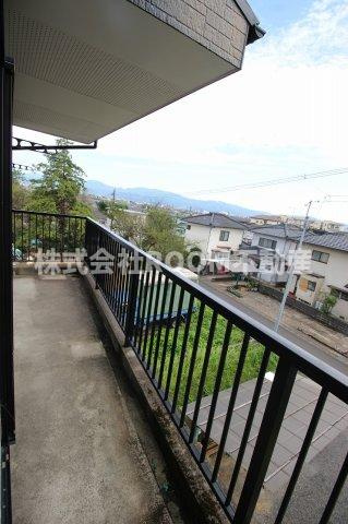 ハイツ新島のバルコニー|暖かな日差しのふりそそぐバルコニー