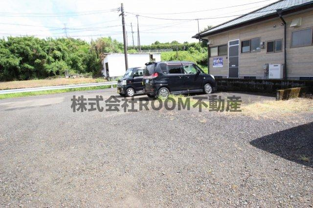 栄コーポの駐車場|駐車場完備です