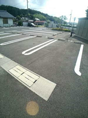 【駐車場】 | ウェルサイド　しんじ　Ａ | 駐車スペースもあります