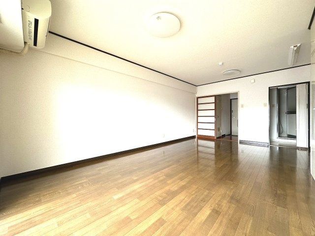 モデルナマンションⅠの居間・リビング|ゆったりとした居間です