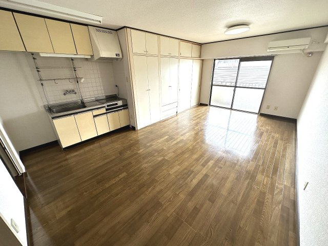 モデルナマンションⅠの居間・リビング|使いやすい居間です