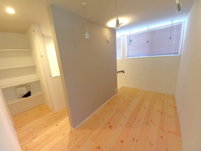 【洋室】 | 新築住宅　高知市神田 | 雨の日や花粉の多い日も安心のランドリースペース
