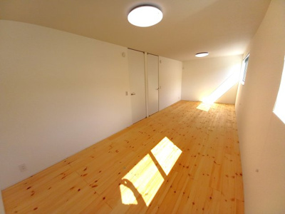 【洋室】 | 新築住宅　高知市神田 | 2階洋室　落ち着いた色のクロスがオシャレ！