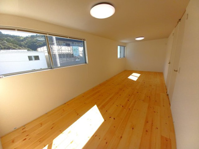 【洋室】 | 新築住宅　高知市神田 | 2階洋室　落ち着いた色のクロスがオシャレ！