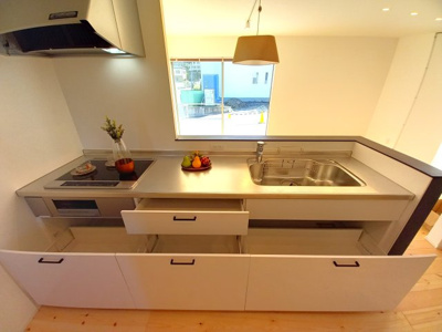 【キッチン】 | 新築住宅　高知市神田 | スライド式で奥まで取り出しやすい。