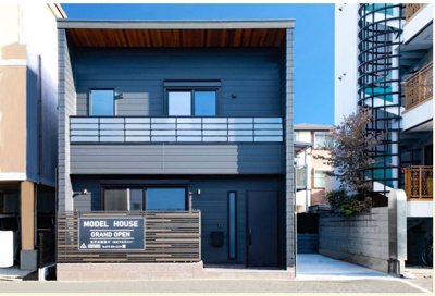 【外観】 | 堺区砂道町1丁新築戸建 | 黒を基調としたスタイリッシュな外観です。