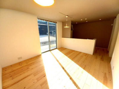 【居間・リビング】 | 新築住宅　高知市神田② | 14帖のリビング。少人数家族なら十分な広さです！