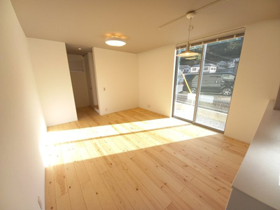 【居間・リビング】 | 新築住宅　高知市神田② | 日当りがよく明るいリビング。