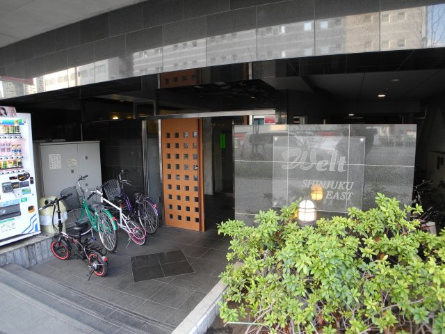 ヴェルト新宿イーストのエントランス