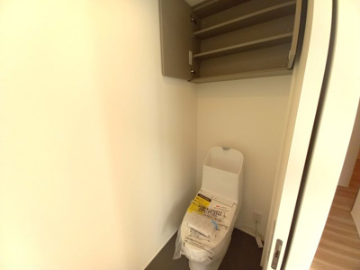 【トイレ】 | 中古一戸建　高知市朝倉甲（築後未入居） | 2階トイレ　温水洗浄便座付き