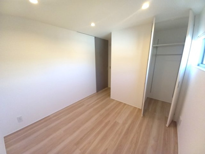 【洋室】 | 中古一戸建　高知市朝倉甲（築後未入居） | 2階東側4.5洋