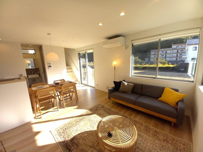 【居間・リビング】 | 中古一戸建　高知市朝倉甲（築後未入居） | 窓も大きく明るい！