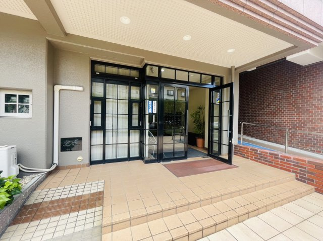 ジャルダン御池通のエントランス