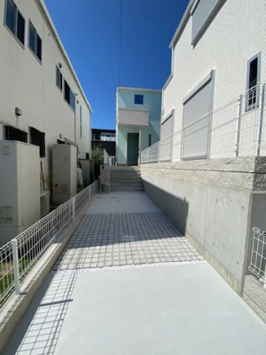 【駐車場】 | 明石市朝霧町2丁目　新築戸建2号地　仲介手数料無料！ | 車をお持ちの方に嬉しい駐車場付きの物件です