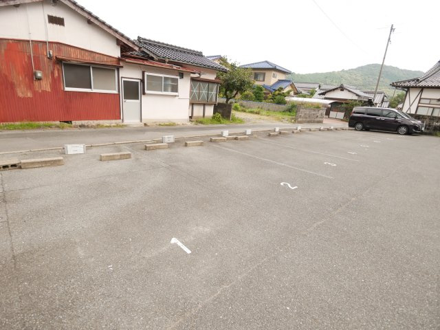 ダンディライオンyamaguchiの駐車場|車をお持ちの方に嬉しい駐車場付きの物件です