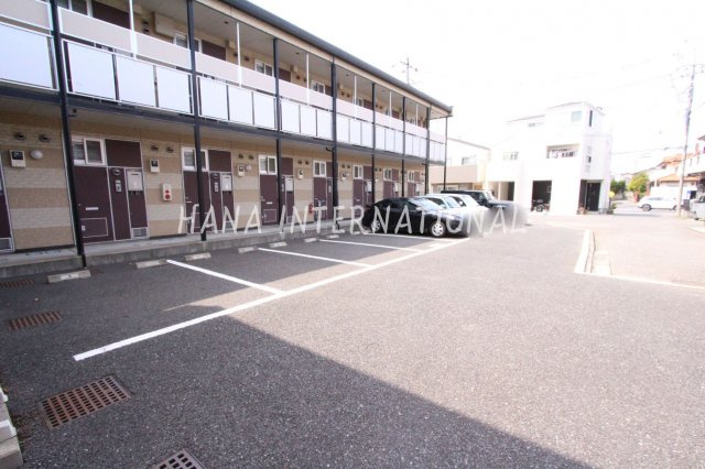 レオパレススカイタウンの駐車場