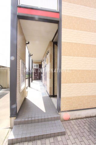 レオパレススカイタウンのエントランス