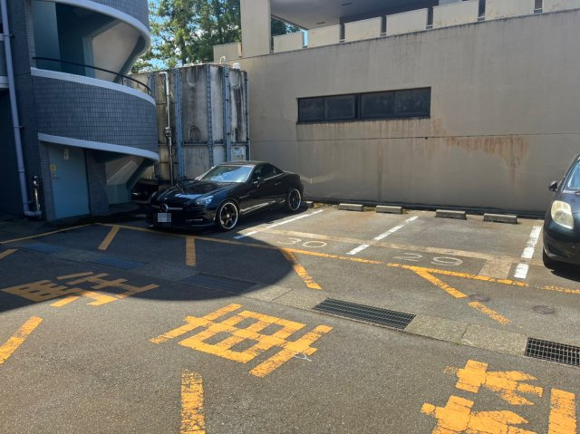 福井ダイカンプラザの駐車場|NO.31番です。非常階段からすぐの場所