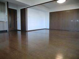 コモドカーサ新神戸の居間・リビング