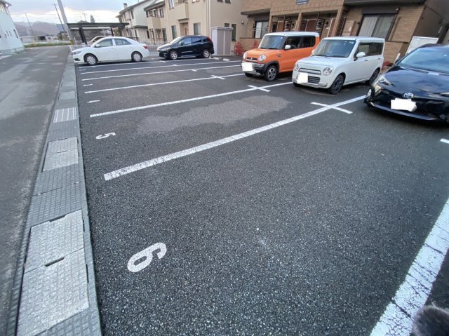 ネバーマインドⅠの駐車場