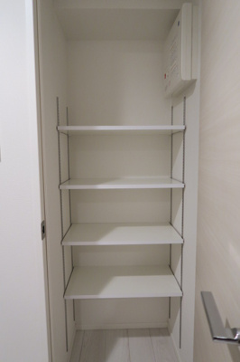 【玄関】 | メイクス上野 | シューズボックス
稲荷町の賃貸物件。
「メイクス上野」のことなら(株)メイワ・エステートへ