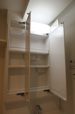 【洗面所】 | メイクス上野 | 稲荷町の賃貸物件。
「メイクス上野」のことなら(株)メイワ・エステートへ