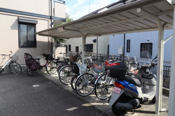 メゾン小柳の駐車場