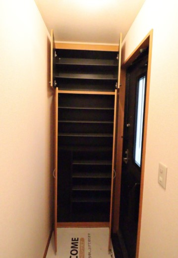 メゾン小柳の玄関