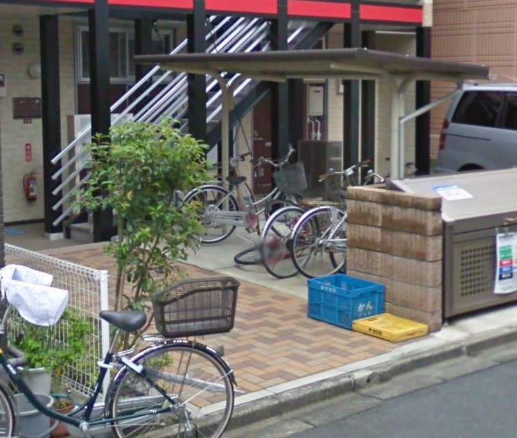 シャンブル弐番館のエントランス