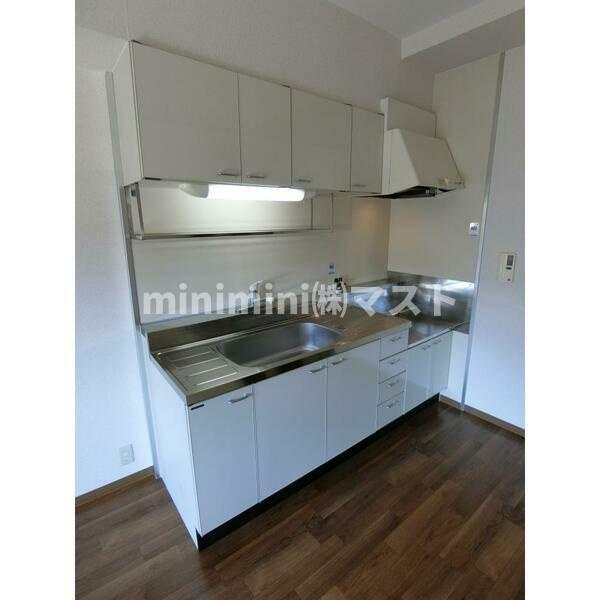 メゾンドーム三軒家のキッチン